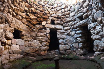 Sala 3, gigantografia dell'interno del nuraghe Funtana